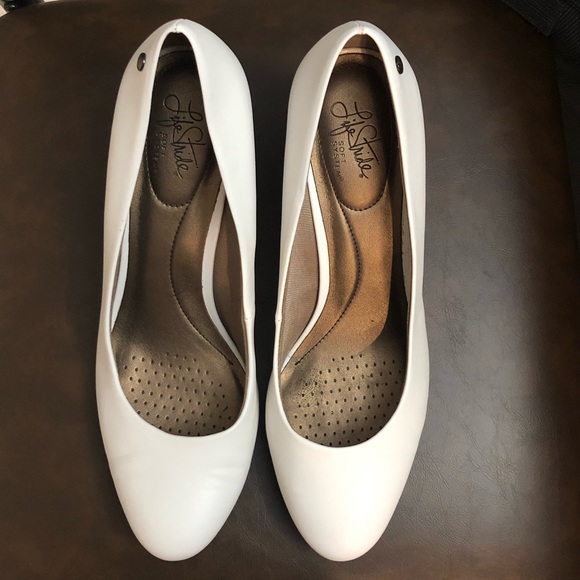 LifeStride Parigi White Pumps Size 12 - Picture 2 of 8